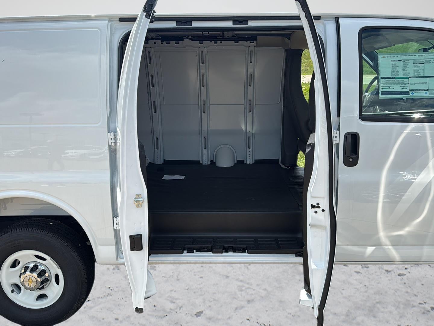 2025 Chevrolet Express Cargo WT