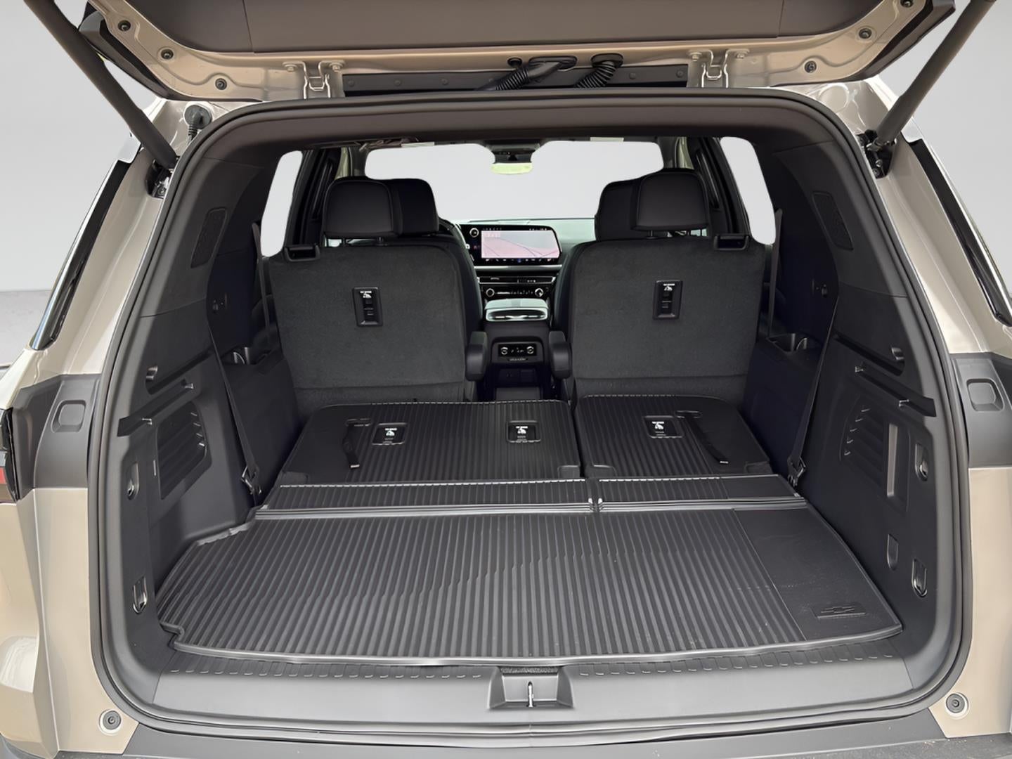 2027 Chevrolet Traverse Z71 - Photo 18