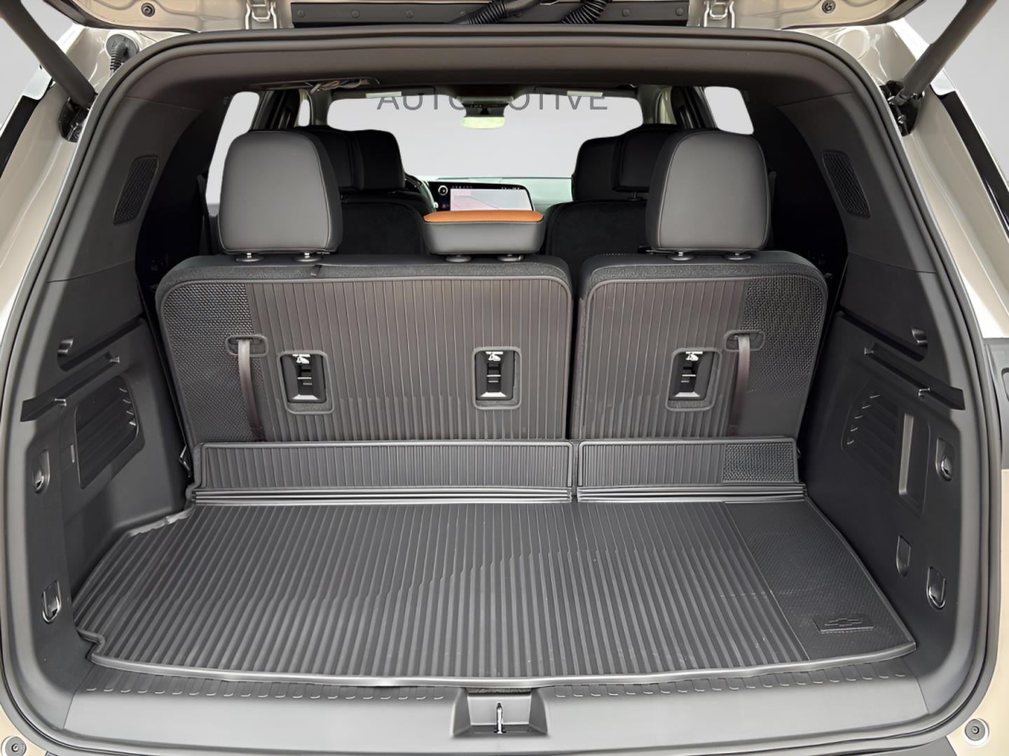 2027 Chevrolet Traverse Z71 - Photo 7