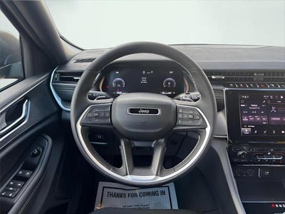 2025 Jeep Grand Cherokee Laredo 4x4