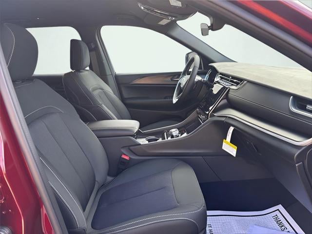 2025 Jeep Grand Cherokee Laredo 4x4