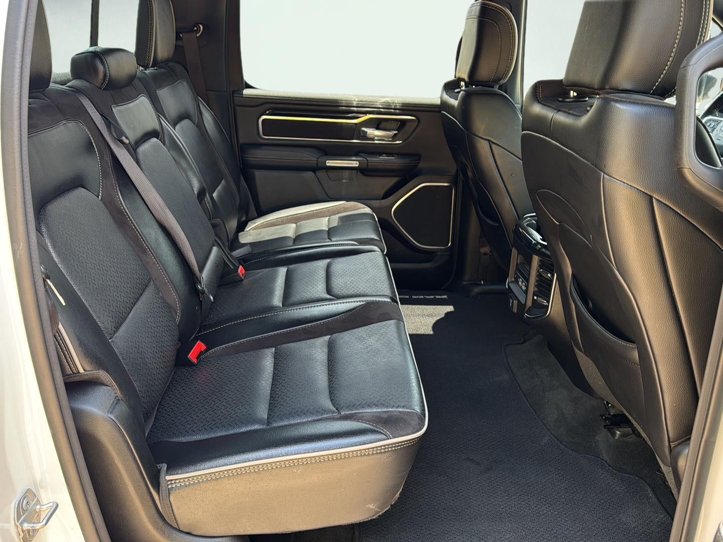 2022 RAM 1500 Laramie Crew Cab 4x4 5'7' Box