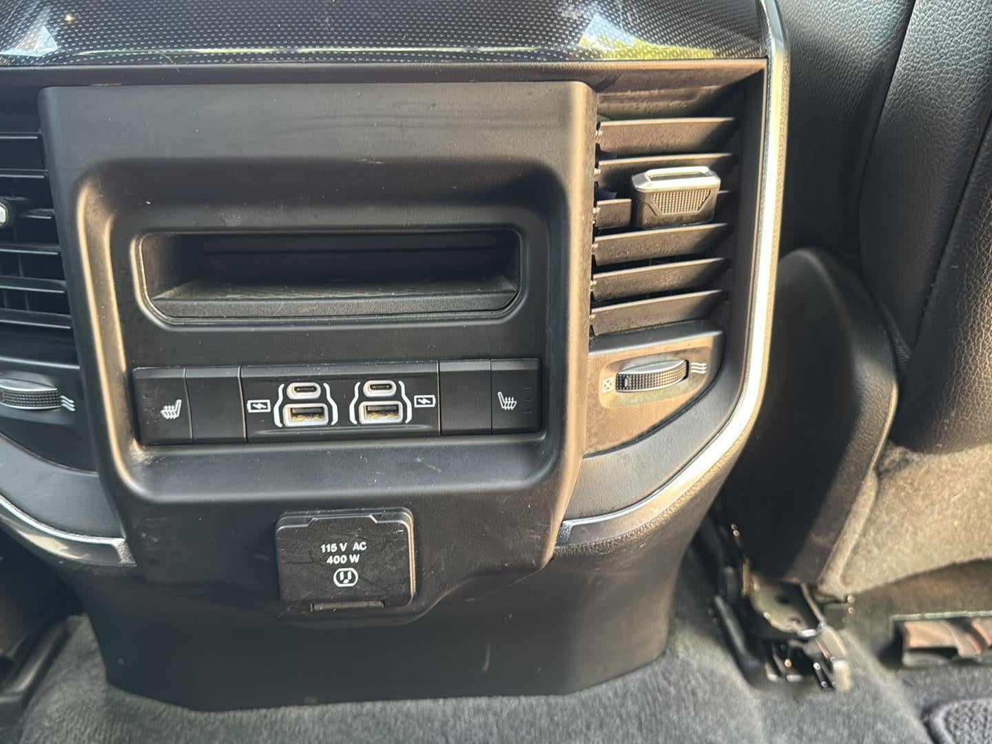 2022 RAM 1500 Laramie Crew Cab 4x4 5'7' Box