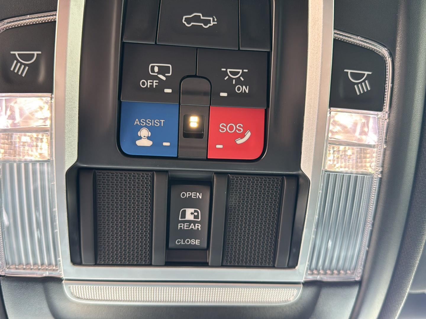 2023 RAM 1500 Laramie Crew Cab 4x4 5'7' Box