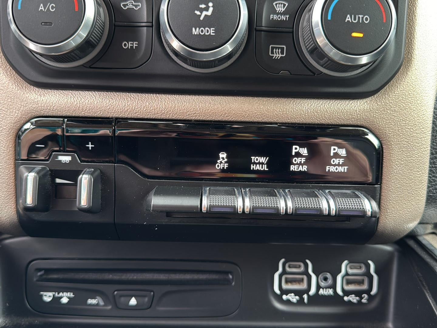2019 RAM 1500 Laramie Crew Cab 4x4 5'7' Box