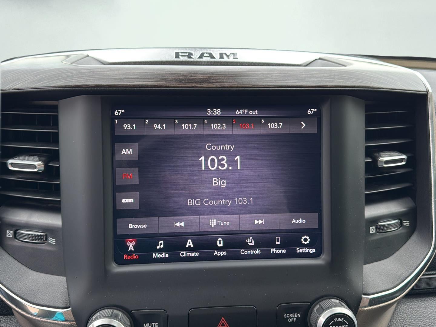 2019 RAM 1500 Laramie Crew Cab 4x4 5'7' Box