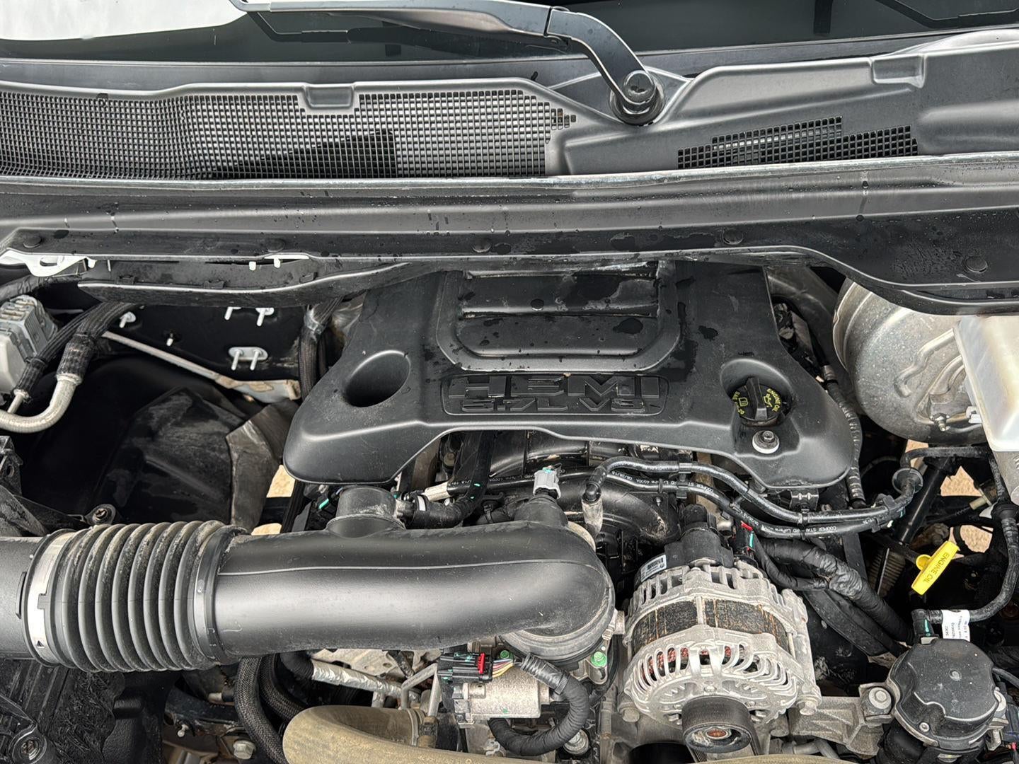 2019 RAM 1500 Laramie Crew Cab 4x4 5'7' Box
