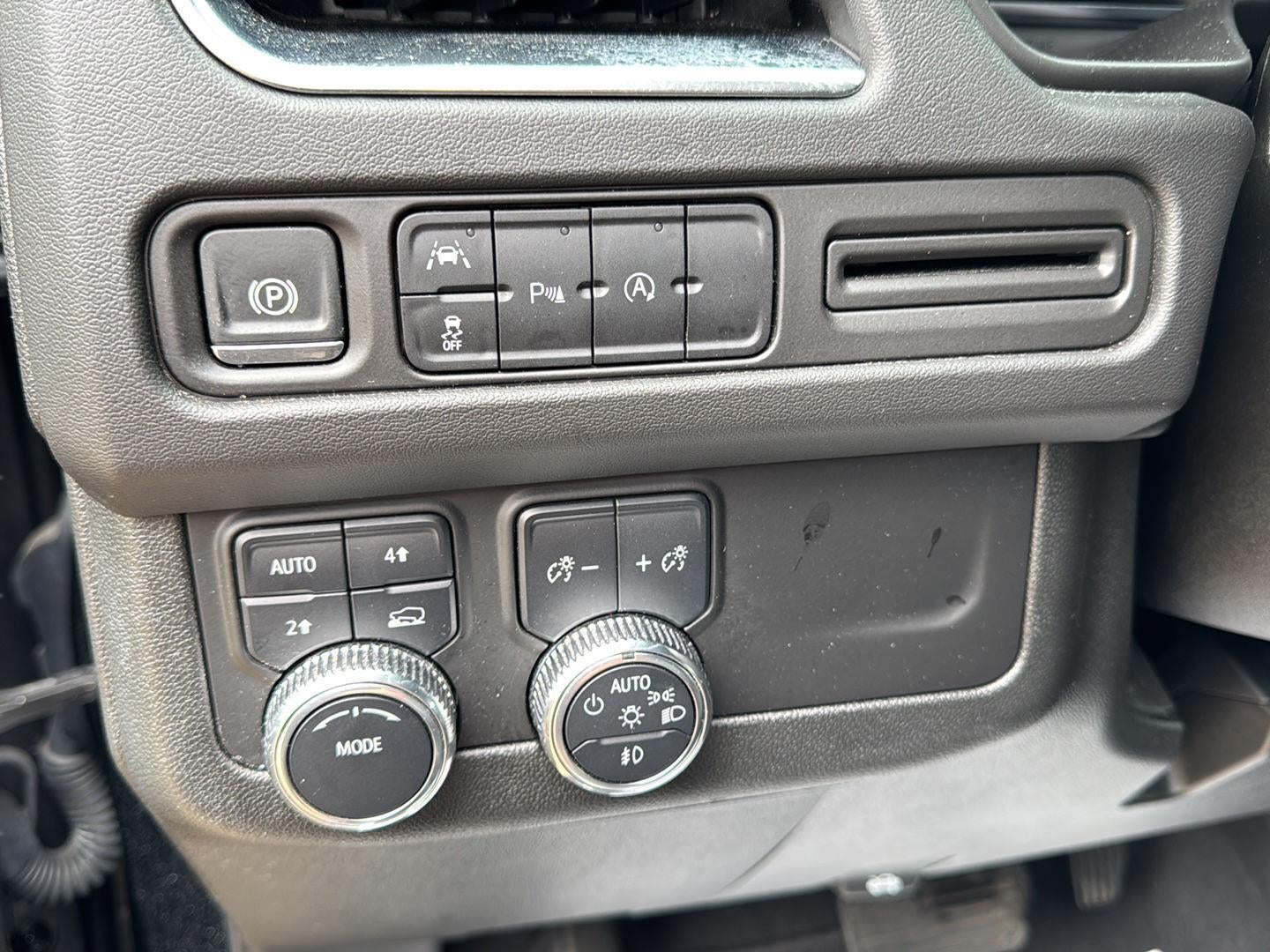 2024 GMC Yukon XL 4WD SLT