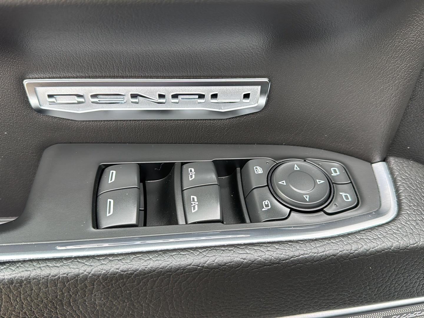 2023 GMC Sierra 1500 4WD Crew Cab Short Box Denali