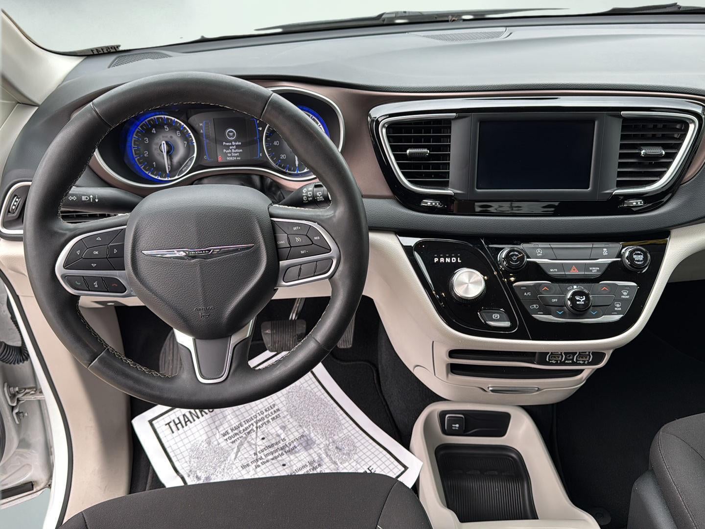 2023 Chrysler Voyager LX