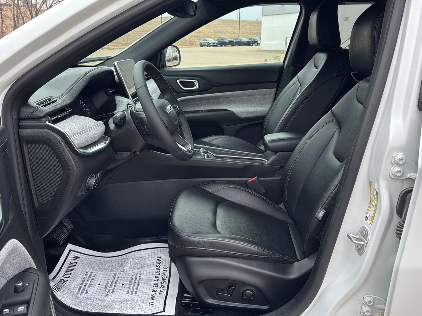 2024 Jeep Compass Latitude Lux FWD