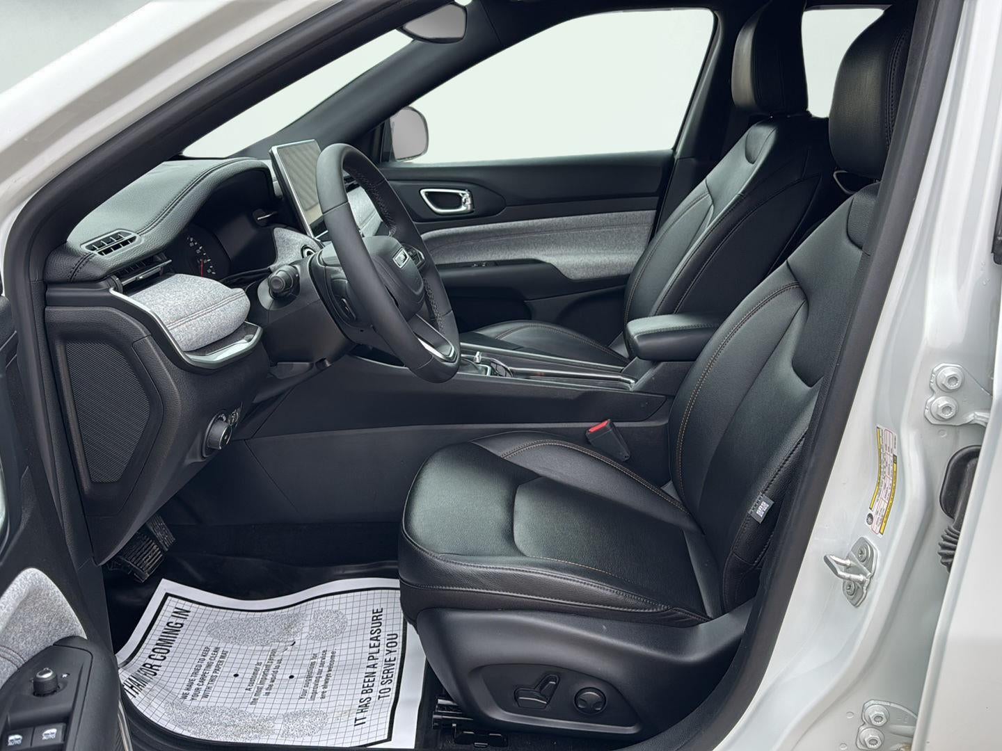 2024 Jeep Compass Latitude Lux FWD